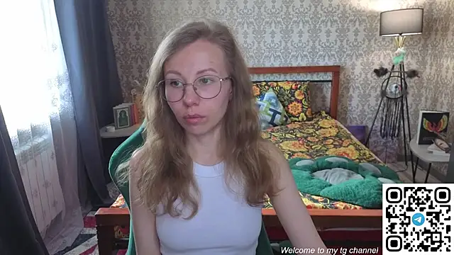 Snapshot of Lill_Mary chatting on May 5, 1:46 am Lill Mary online show from May 5, 1:46 am