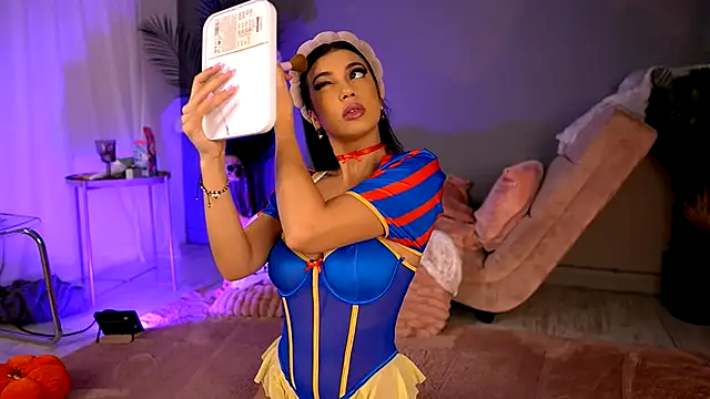 BetsyGonzale online show from October 31, 5:08 am