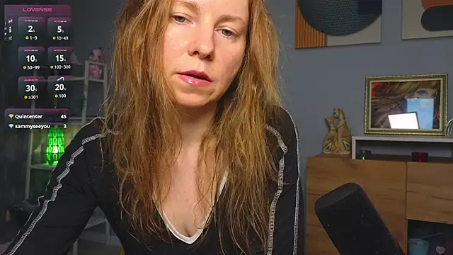 Snapshot of JanePearl chatting on June 1, 11:45 am JanePearl online show from June 1, 11:45 am