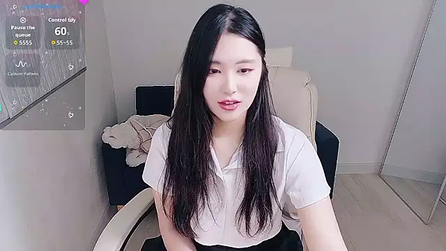 Snapshot of who_Lilly chatting on November 1, 4:14 am who Lilly online show from November 1, 4:14 am