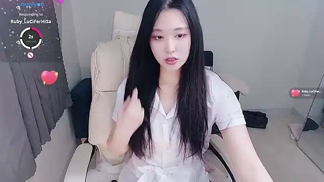 Snapshot of who_Lilly chatting on December 5, 12:03 pm who Lilly online show from December 5, 12:03 pm