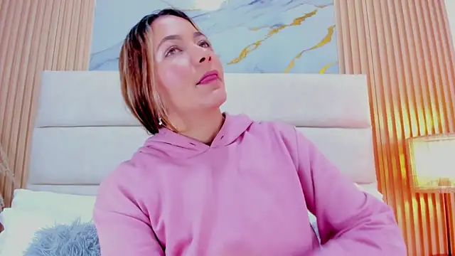 Mia Malkovaa  online show from July 28, 1:43 pm