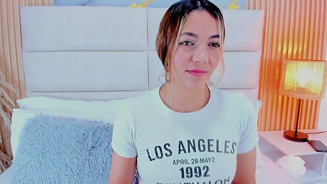 Mia Malkovaa  online show from July 31, 2:38 pm