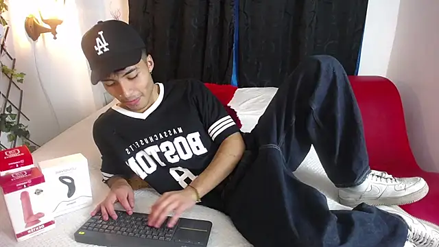 dylan fun18 online show from February 6, 6:24 pm