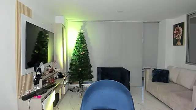 Snapshot of Antotss chatting on November 12, 10:41 pm Antotss online show from November 12, 10:41 pm