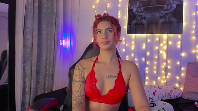 Snapshot of Sophiee_Hill chatting on December 21, 8:50 am Sophiee Hill online show from December 21, 8:50 am