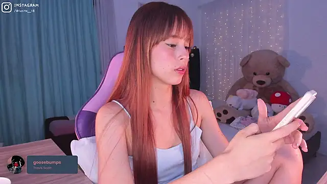 Snapshot of alice_guerin_ chatting on March 16, 2:32 am alice guerin online show from March 16, 2:32 am