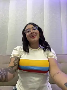 Snapshot of camianddanna chatting on November 15, 11:21 pm camianddanna online show from November 15, 11:21 pm