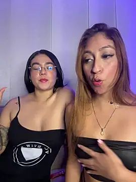 Snapshot of camianddanna chatting on February 24, 1:03 am camianddanna online show from February 24, 1:03 am