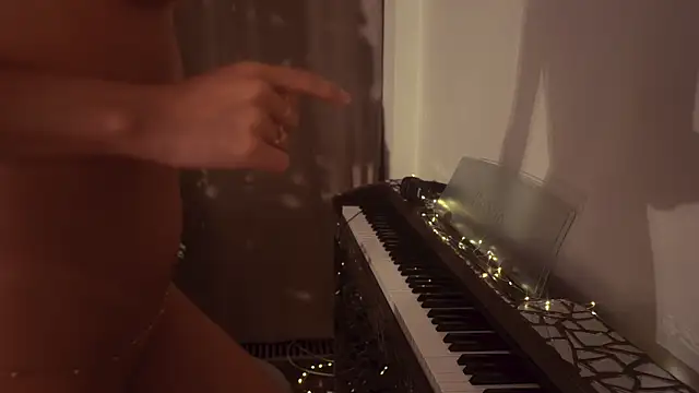 Snapshot of HeyBananas chatting on December 28, 10:44 pm HeyBananas online show from December 28, 10:44 pm