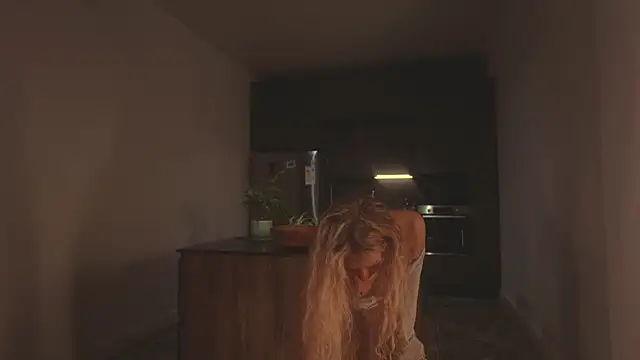 Snapshot of HeyBananas chatting on January 16, 10:44 pm HeyBananas online show from January 16, 10:44 pm