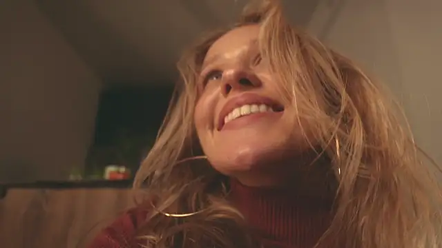 Snapshot of HeyBananas chatting on February 9, 10:53 am HeyBananas online show from February 9, 10:53 am