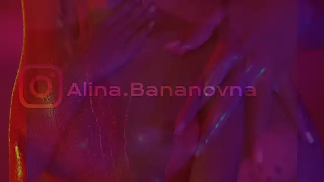 Snapshot of HeyBananas chatting on March 2, 7:43 am HeyBananas online show from March 2, 7:43 am