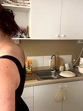 WhiteWomen online show from November 5, 5:57 pm