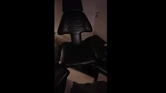 Snapshot of LuggiJack chatting on December 21, 3:53 pm LuggiJack online show from December 21, 3:53 pm