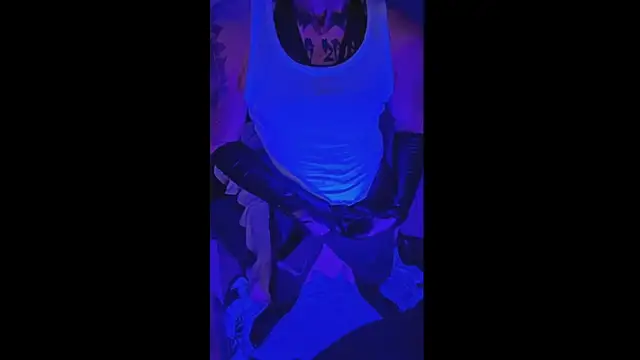 Snapshot of LuggiJack chatting on November 14, 3:11 pm LuggiJack online show from November 14, 3:11 pm