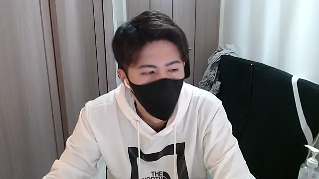 Snapshot of ryota_kkk chatting on December 6, 3:44 pm ryota kkk online show from December 6, 3:44 pm