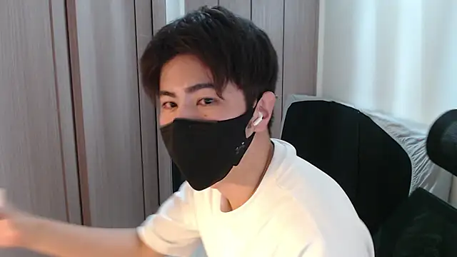 Snapshot of ryota_kkk chatting on January 21, 2:15 pm ryota kkk online show from January 21, 2:15 pm