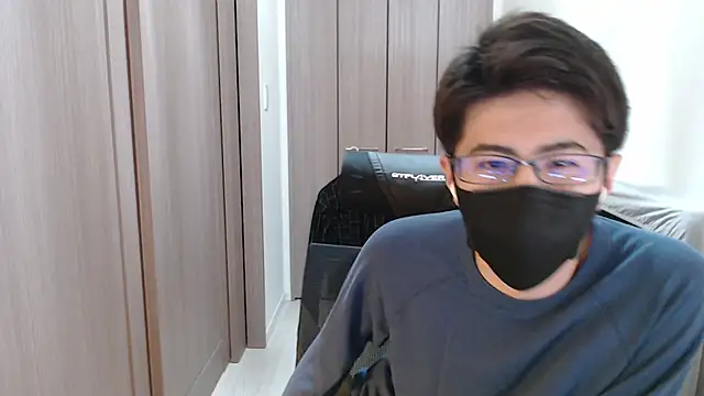 Snapshot of ryota_kkk chatting on March 19, 4:24 pm ryota kkk online show from March 19, 4:24 pm