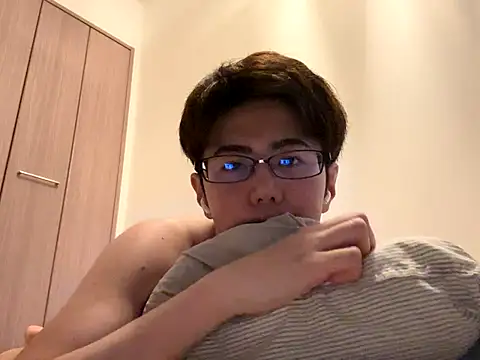 Snapshot of ryota_kkk chatting on October 16, 3:57 pm ryota kkk online show from October 16, 3:57 pm