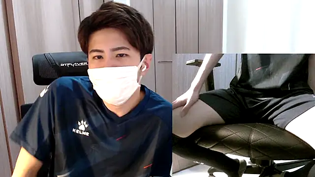 Snapshot of ryota_kkk chatting on October 24, 2:24 pm ryota kkk online show from October 24, 2:24 pm