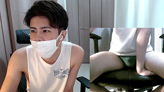 Snapshot of ryota_kkk chatting on October 31, 1:23 pm ryota kkk online show from October 31, 1:23 pm