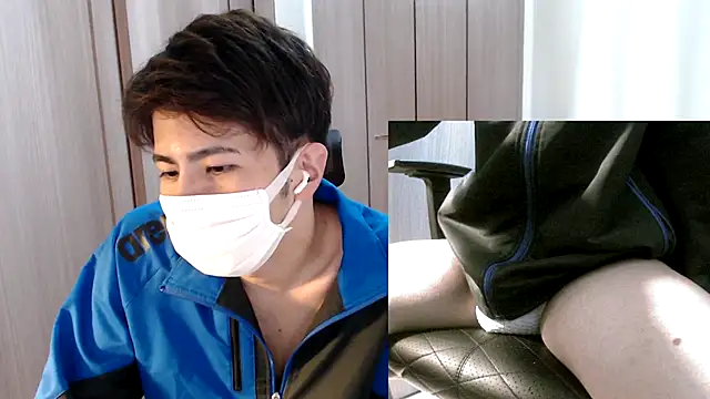 Snapshot of ryota_kkk chatting on December 1, 2:22 pm ryota kkk online show from December 1, 2:22 pm