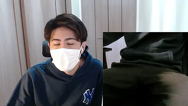 Snapshot of ryota_kkk chatting on December 17, 10:32 am ryota kkk online show from December 17, 10:32 am