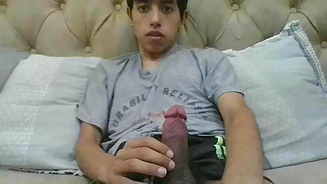 Snapshot of danuel23 chatting on December 26, 8:11 pm danuel23 online show from December 26, 8:11 pm