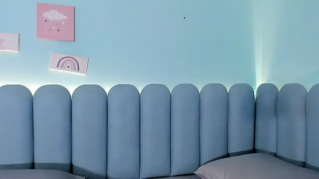 Snapshot of curvy_rousi chatting on October 23, 11:42 am curvy rousi online show from October 23, 11:42 am