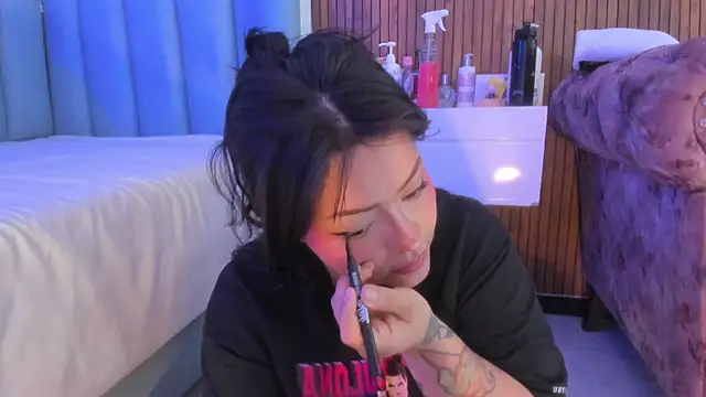 curvy rousi online show from March 8, 11:58 am