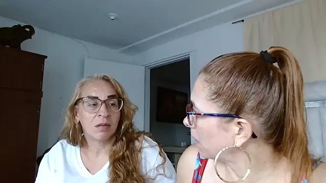 karlabarrera online show from June 3, 8:36 pm