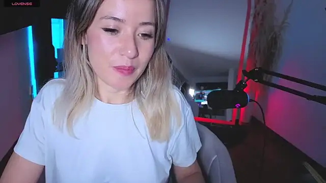 Snapshot of sexfire_lalita chatting on December 4, 11:24 pm sexfire lalita online show from December 4, 11:24 pm