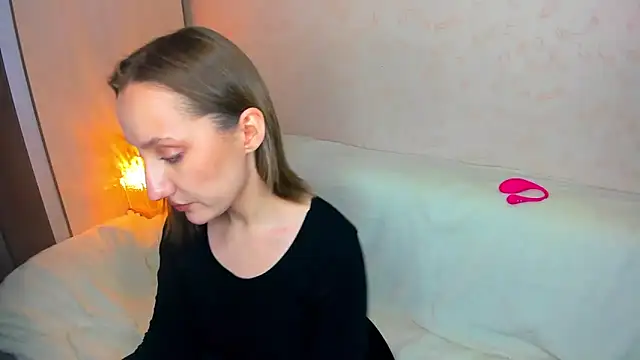 Snapshot of MelodyOfLovee chatting on February 4, 11:31 pm MelodyOfLovee online show from February 4, 11:31 pm