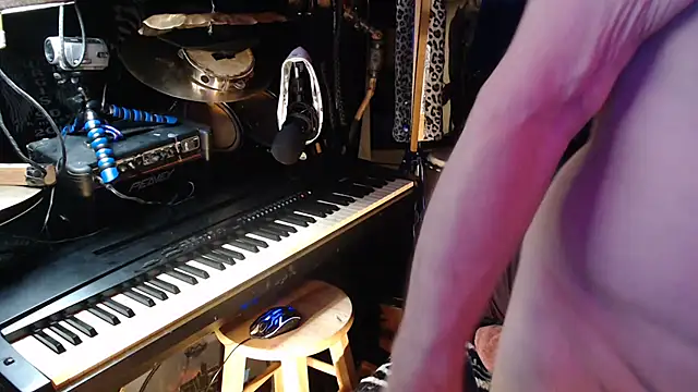 Snapshot of DREAMZ420 chatting on October 13, 9:42 am DREAMZ420 online show from October 13, 9:42 am