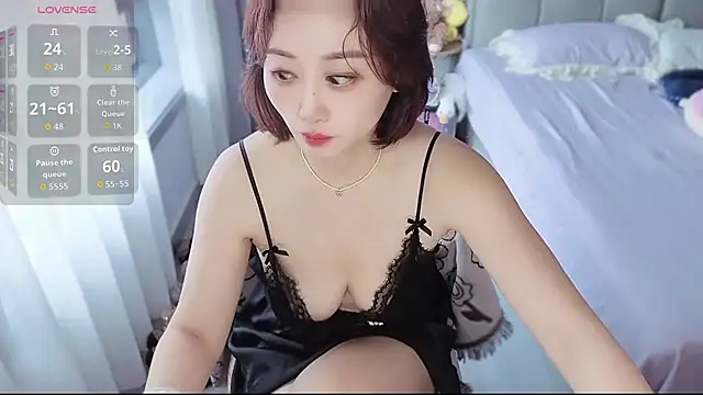 Snapshot of Xiaoyu-G chatting on May 10, 12:27 am Xiaoyu-G online show from May 10, 12:27 am