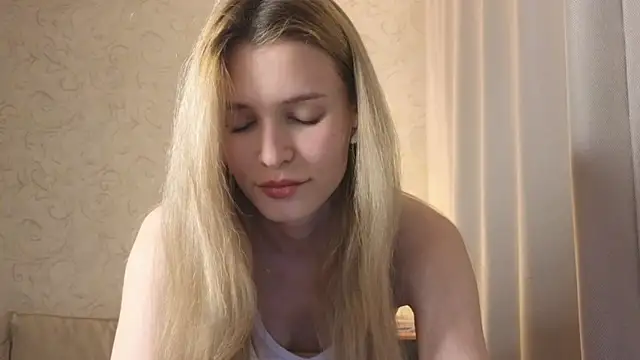 Snapshot of elsa_limerence chatting on May 7, 6:13 pm elsa limerence online show from May 7, 6:13 pm