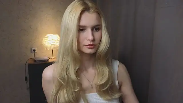 Snapshot of elsa_limerence chatting on June 23, 3:10 pm elsa limerence online show from June 23, 3:10 pm