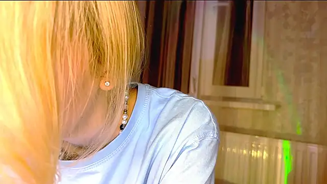 Snapshot of Evvie_Summn1 chatting on March 4, 2:53 pm Evvie Summn1 online show from March 4, 2:53 pm