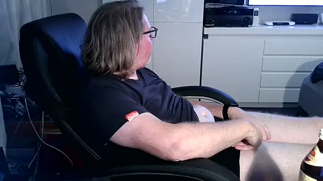 Snapshot of VSteph chatting on October 22, 10:31 pm VSteph online show from October 22, 10:31 pm