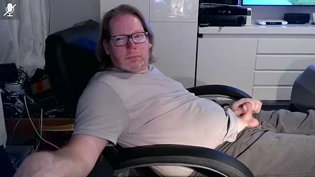 Snapshot of VSteph chatting on November 8, 10:41 pm VSteph online show from November 8, 10:41 pm