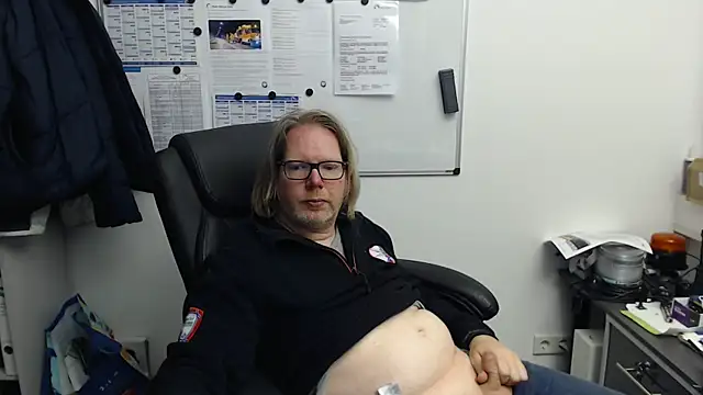 Snapshot of VSteph chatting on December 5, 6:48 pm VSteph online show from December 5, 6:48 pm