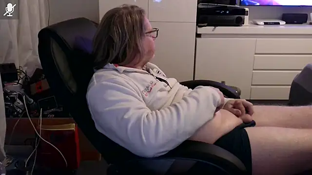 Snapshot of VSteph chatting on December 17, 9:21 pm VSteph online show from December 17, 9:21 pm