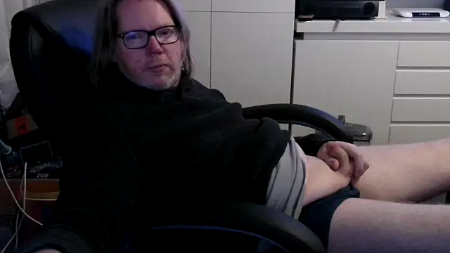 Snapshot of VSteph chatting on December 18, 11:00 pm VSteph online show from December 18, 11:00 pm