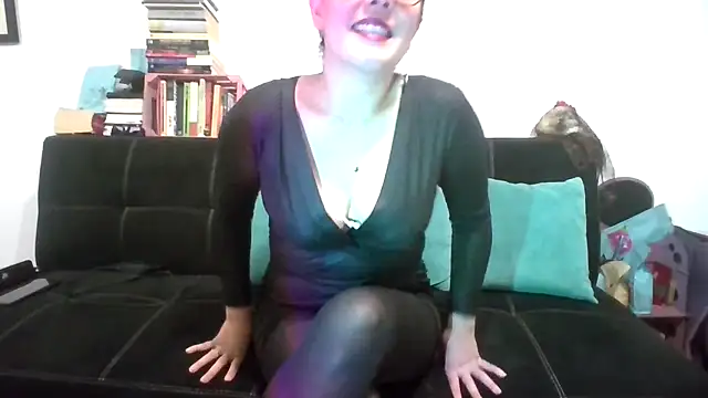 Snapshot of Tiramisu89 chatting on November 7, 1:05 am Tiramisu89 online show from November 7, 1:05 am