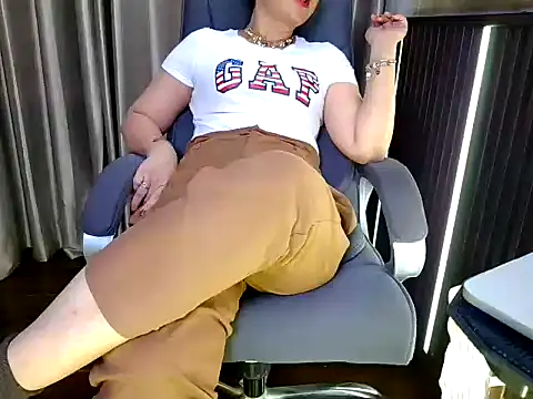 Snapshot of fabdemira chatting on November 21, 5:33 pm fabdemira online show from November 21, 5:33 pm