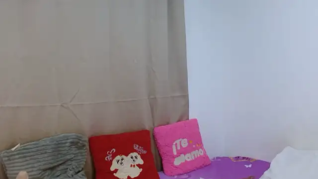 Snapshot of winona_hotsexy chatting on October 7, 1:14 am winona hotsexy online show from October 7, 1:14 am