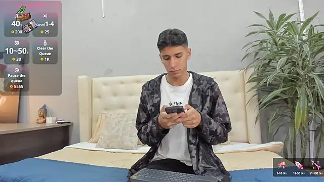 Snapshot of kieran_derek chatting on September 28, 3:34 am kieran derek online show from September 28, 3:34 am