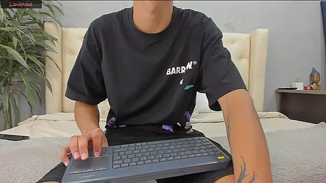 Snapshot of kieran_derek chatting on October 11, 3:17 am kieran derek online show from October 11, 3:17 am