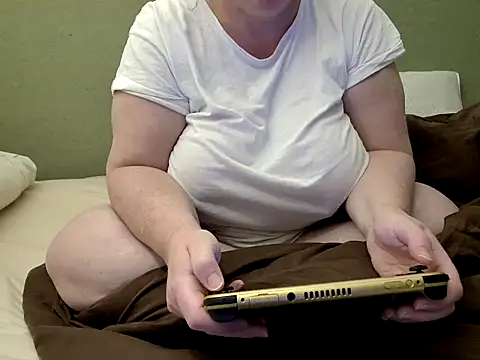 Snapshot of MarthaBriest chatting on October 4, 9:57 pm MarthaBriest online show from October 4, 9:57 pm